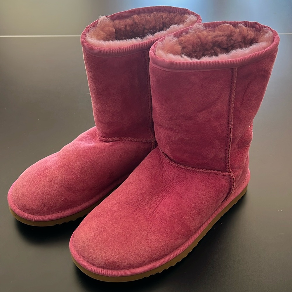UGG Australia Classic Short Boot
Women’s size 6